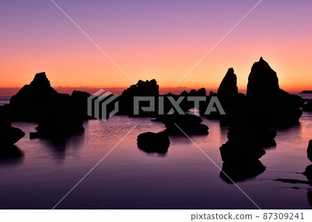 晨光的碼頭岩石 晨光的碼頭岩石 87309241