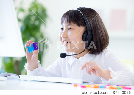 英語學習：一個在線上英語課的女孩 87310036