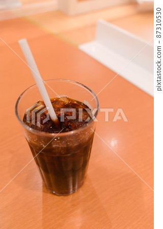 Fashionable cafe iced coffee Fashionable cafe iced coffee 87310530