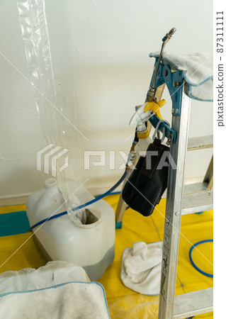 Drainage tank and stepladder while cleaning the air conditioner Drainage tank and stepladder while cleaning the air conditioner 87311111