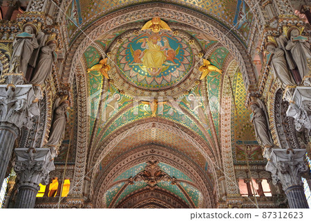 La Basilique Notre Dame de Four vière (Lyon, France) La Basilique Notre Dame de Four vière (Lyon, France) 87312623