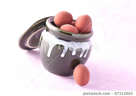 Crispy plums in a jar 87312683