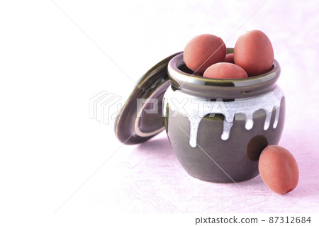 Crispy plums in a jar Crispy plums in a jar 87312684