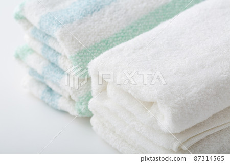 Towel white background 87314565