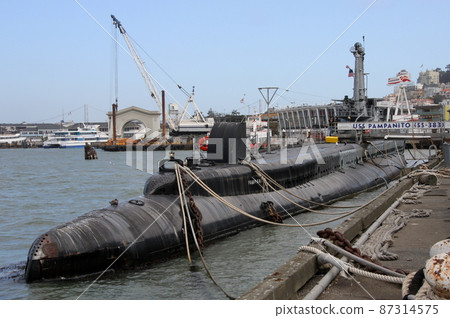 World War II submarine "Pampanito" preserved and released in San Francisco 87314575