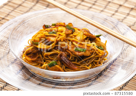 fried noodles with chicken meat in soya sauce fried noodles with chicken meat in soya sauce 87315580