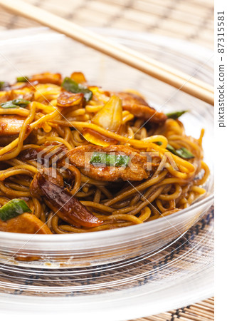 fried noodles with chicken meat in soya sauce fried noodles with chicken meat in soya sauce 87315581