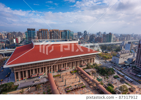 Taipei, Taiwan downtown skyline over Taipe Station 87317912