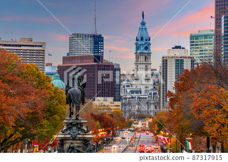 Philadelphia, Pennsylvania, USA Overlooking Benjamin Franklin Parkway 87317915