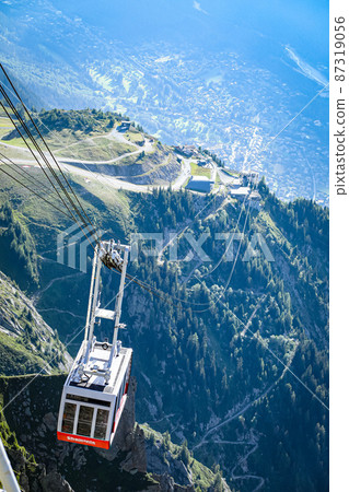 乘坐法國霞慕尼纜車 87319056