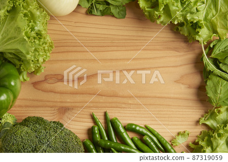vegetable concept The various types of green vegetables being organized in circle on the wooden table vegetable concept The various types of green vegetables being organized in circle on the wooden table 87319059