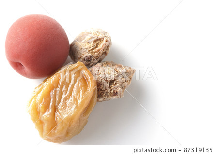 Shooting plums (dried plums) in various states on a white background 87319135
