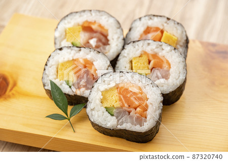 Maki sushi on a plate, seafood roll Maki sushi on a plate, seafood roll 87320740