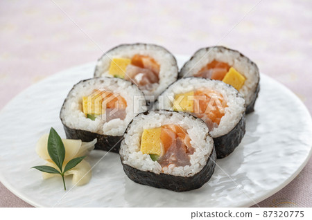 Maki sushi on a plate, seafood roll Maki sushi on a plate, seafood roll 87320775