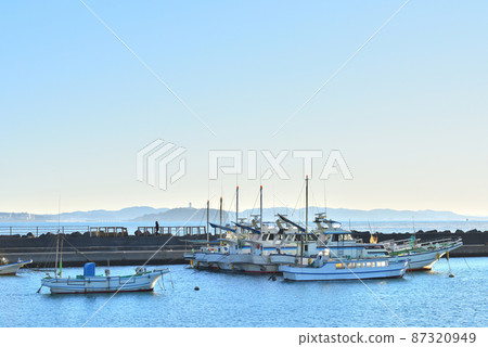 Scenery of Chigasaki fishing port on a sunny day Scenery of Chigasaki fishing port on a sunny day 87320949