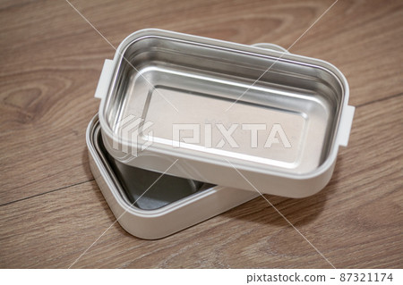 Empty stainless steel food container lunch box 87321174