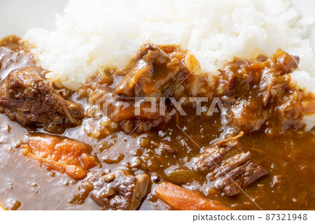 牛肉咖哩飯。 牛肉咖哩飯。 87321948