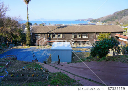岡山縣笠岡市笠岡市真鍋初中復古校舍和瀨戶內海2真鍋島 岡山縣笠岡市笠岡市真鍋初中復古校舍和瀨戶內海2真鍋島 87322359