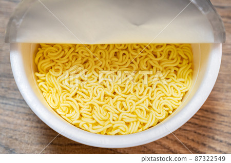 方便麵的照片。即食食品的圖像。 方便麵的照片。即食食品的圖像。 87322549