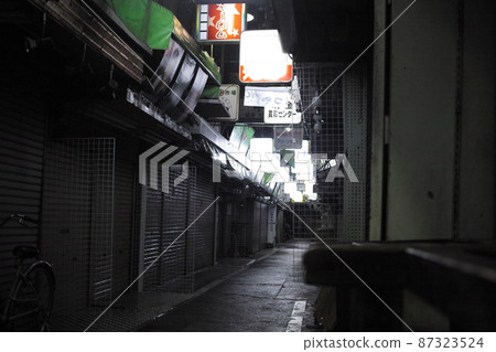 Night arcade 87323524