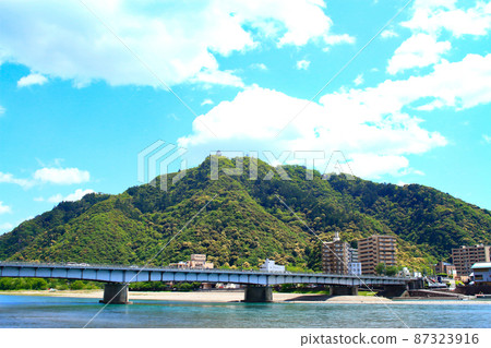 Scenery of Gifu City, Nagaragawa Onsen and Mt. Kinka Scenery of Gifu City, Nagaragawa Onsen and Mt. Kinka 87323916
