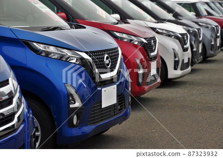 Cars lined up at dealers Nissan Days Highway Star Cars lined up at dealers Nissan Days Highway Star 87323932