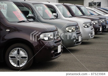 Cars lined up at dealers Nissan Cube 87323984