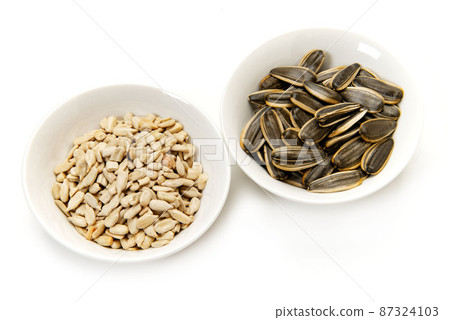 Sunflower seeds 87324103