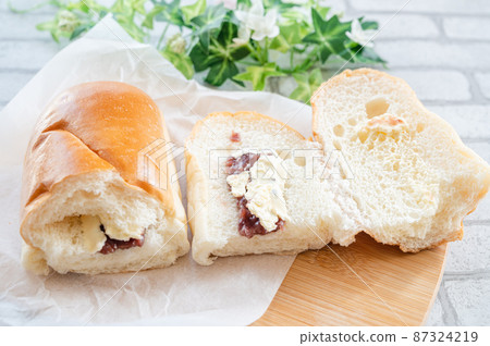 Butter sandwich 87324219