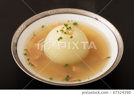 Whole onion onion soup Whole onion onion soup 87324390