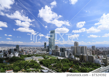 Abeno Harukas towering under the blue sky 87324392