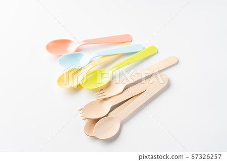 Plastic and wooden spoons and forks Plastic and wooden spoons and forks 87326257