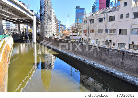 Looking downstream from Funakawara Bridge / Kanda River (Bunkyo-ku, Tokyo) [2022.2] 87326592