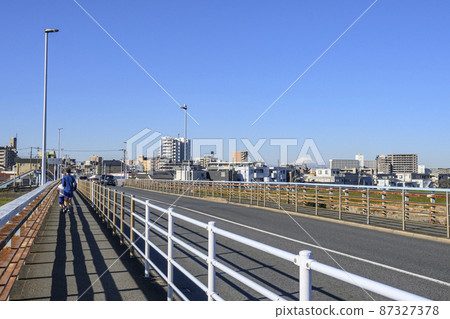 Mt. Fuji seen from the Tama River Gas Bridge, Kawasaki City, Kanagawa Prefecture Mt. Fuji seen from the Tama River Gas Bridge, Kawasaki City, Kanagawa Prefecture 87327378
