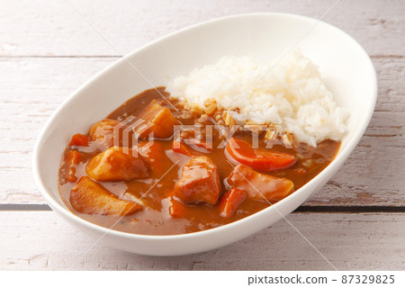 Curry and rice  87329825