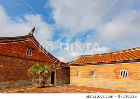 Sunny view of the Fujian style building 87330559