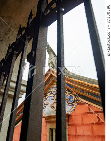 Overcast view of the Huang Hui Huang Yang Lou 87330596