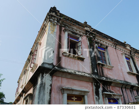 Sunny view of the Huang Yong Qian Huang Yong Zao Xueng Di Yang Lou Sunny view of the Huang Yong Qian Huang Yong Zao Xueng Di Yang Lou 87330681