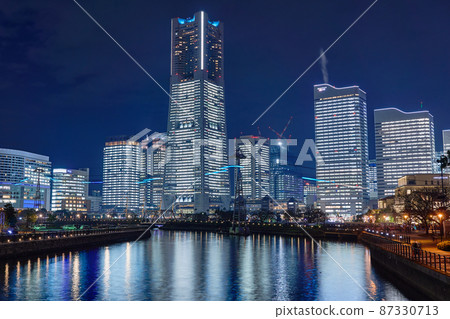 Night view of Yokohama Minatomirai in Christmas season Night view of Yokohama Minatomirai in Christmas season 87330713