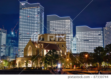 Night view of Yokohama Minatomirai in Christmas season 87330744