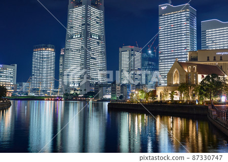 橫濱港未來在聖誕節的夜景 橫濱港未來在聖誕節的夜景 87330747
