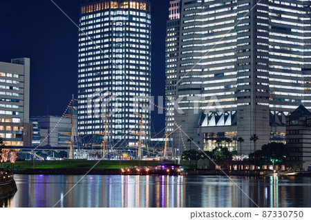 橫濱港未來在聖誕節的夜景 橫濱港未來在聖誕節的夜景 87330750