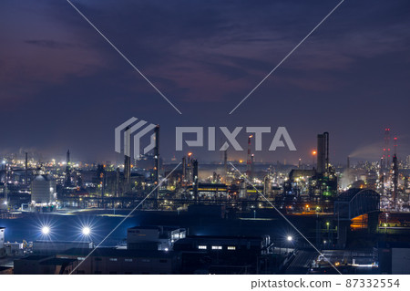 Beautiful factory night view of Mizushima Complex in Kurashiki City, Okayama Prefecture, Japan Beautiful factory night view of Mizushima Complex in Kurashiki City, Okayama Prefecture, Japan 87332554