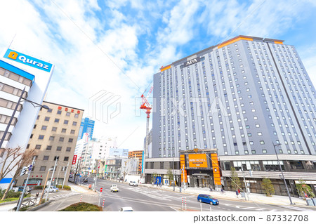 Cityscape in front of Apa Hotel, Ryusakujo Gosetsuji in front of Niigata Station Cityscape in front of Apa Hotel, Ryusakujo Gosetsuji in front of Niigata Station 87332708