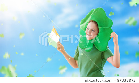 St Patrick day celebration. Irish kids party. St Patrick day celebration. Irish kids party. 87332872