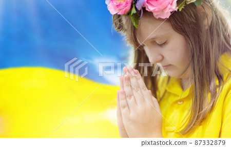 Pray for Ukraine. Child with Ukrainian flag. 87332879