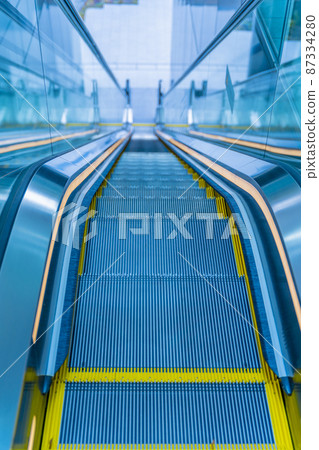 Escalators in buildings where safety is required Escalators in buildings where safety is required 87334280