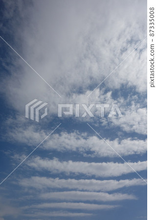 Blue sky and streaky clouds Blue sky and streaky clouds 87335008