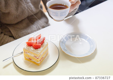 Strawberry shortcake and ladies Strawberry shortcake and ladies 87336727