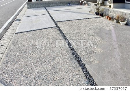 Parking lot for new homes 87337037